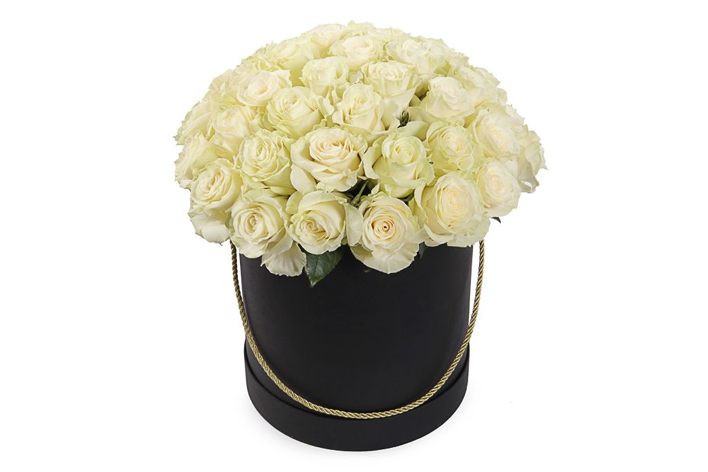 Букет 51 роза Мондиаль в черной шляпной коробке букет с лавандой снег в париже