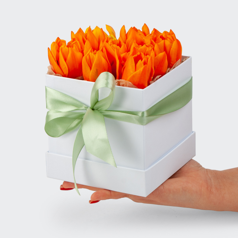 Тюльпаны в коробке Рассвет весны отвертка аккумуляторная зубр зо е 3 6 лим1 vix 3 6 в в коробке с 10 битами и насадкой штопором