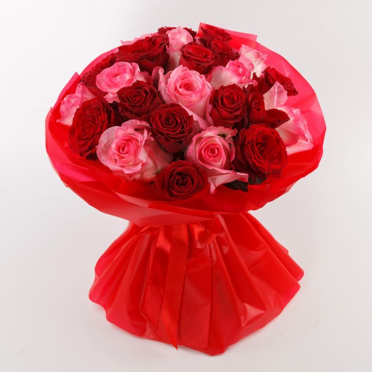 Букет 25 роз, красно-розовый микс порочная страсть