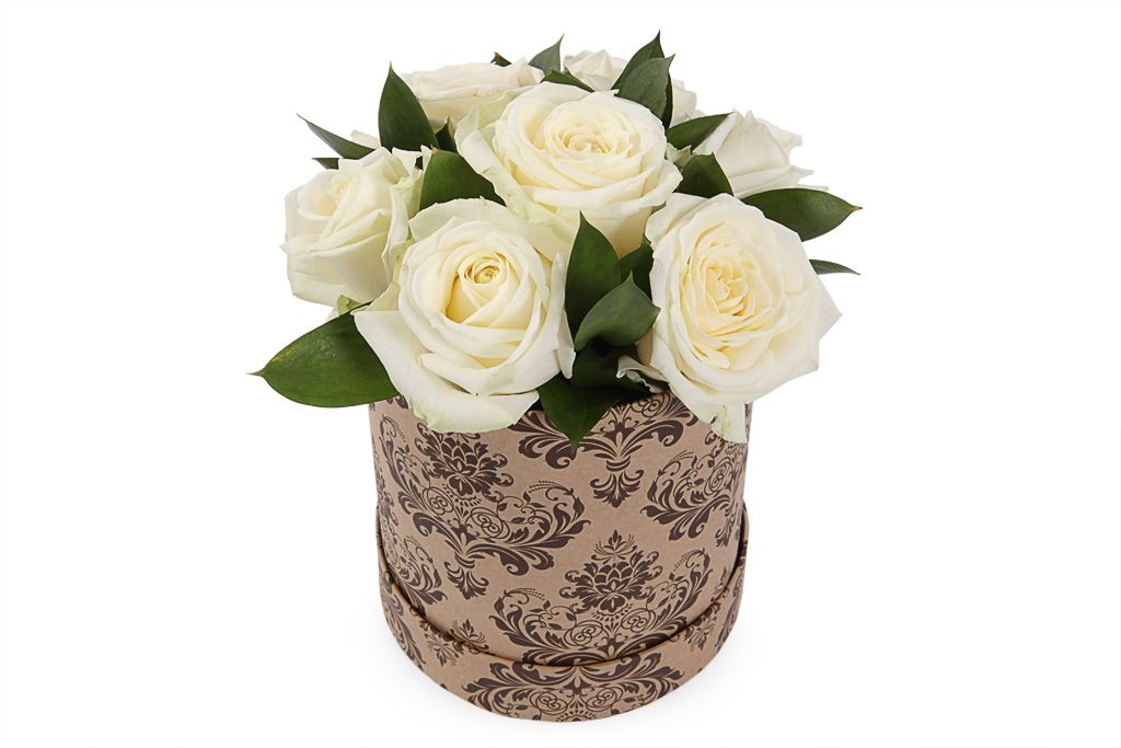 букет 15 тюльпанов микс в белой шляпной коробке Букет 7 роз Аваланш в шляпной коробке