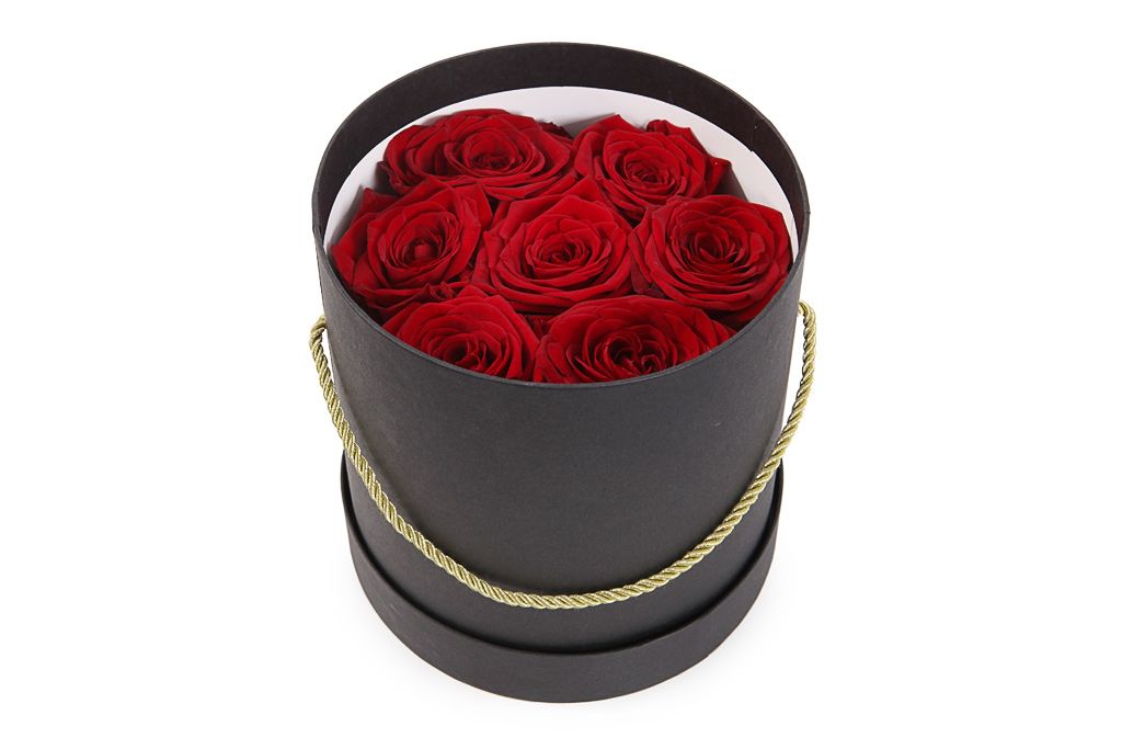Букет 7 роз в шляпной коробке (черная)