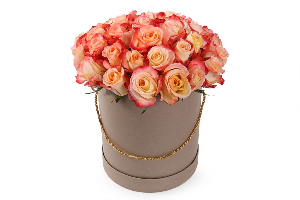 Букет 35 роз Кабаре в шляпной коробке шляпная коробка белая 10 х 10 см