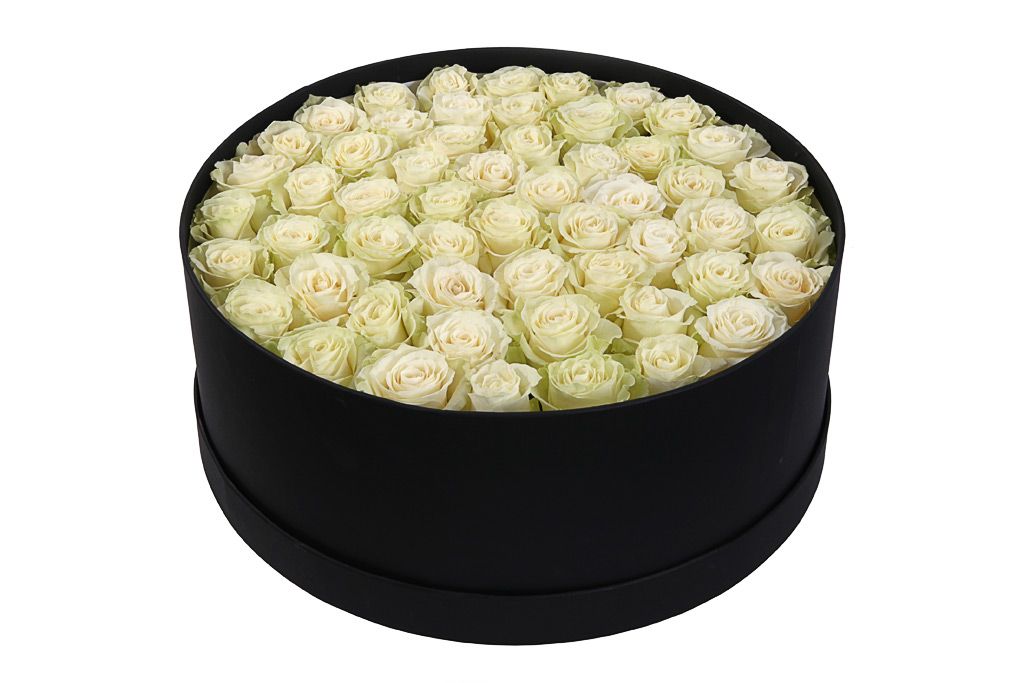 Букет 55 роз Мондиаль в шляпной коробке букет горячие сердца в шляпной коробке