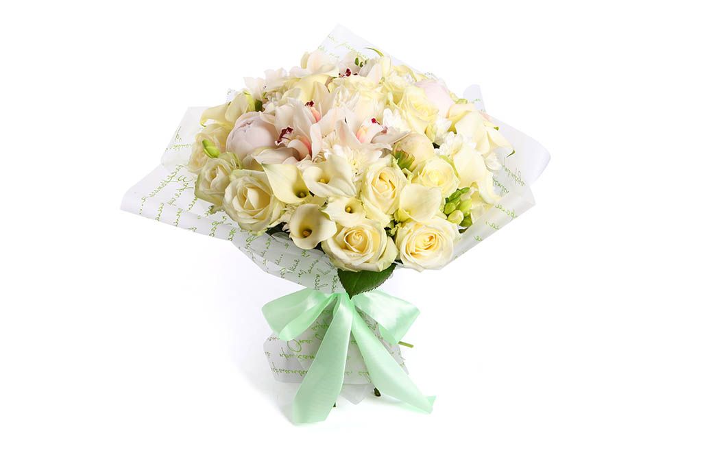 Букет Царевна-Лебедь (каллы, фрезии, розы) букет розовое сердце