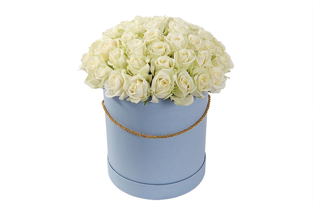 букет 15 тюльпанов микс в белой шляпной коробке Букет 51 роза Аваланш в шляпной коробке