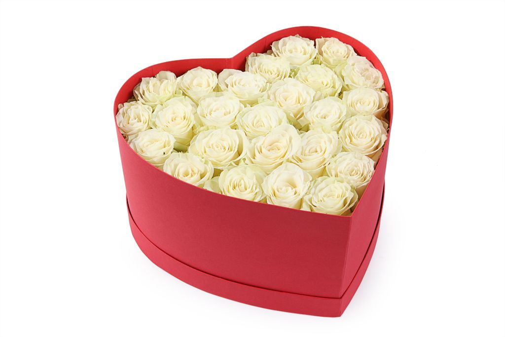 Букет Искренне Ваш в коробке-сердце букет сердце из роз премиум