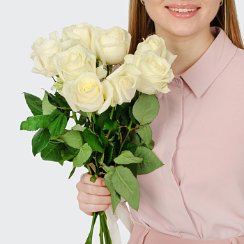 Букет 9 роз Аваланш 60/70 см