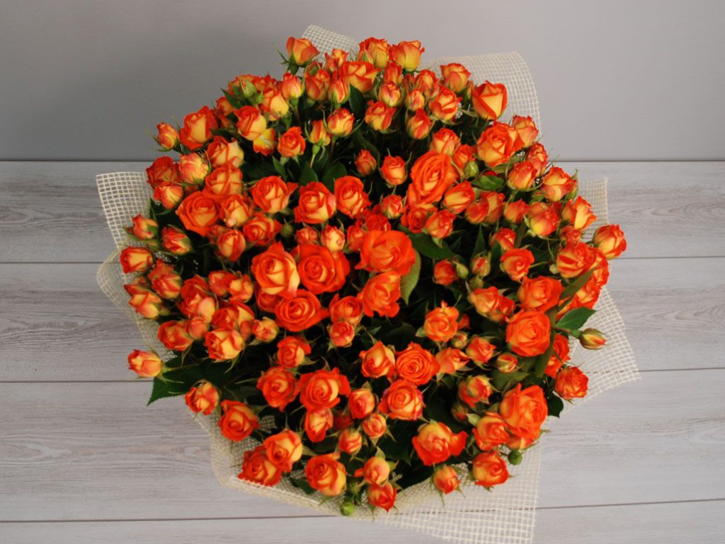 Букет 31 кустовая роза Мирабель