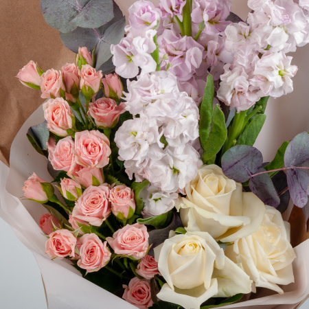 Букет с маттиолой Прикосновение амура