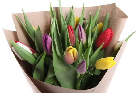 Букет 15 тюльпанов в крафтовой бумаге, микс