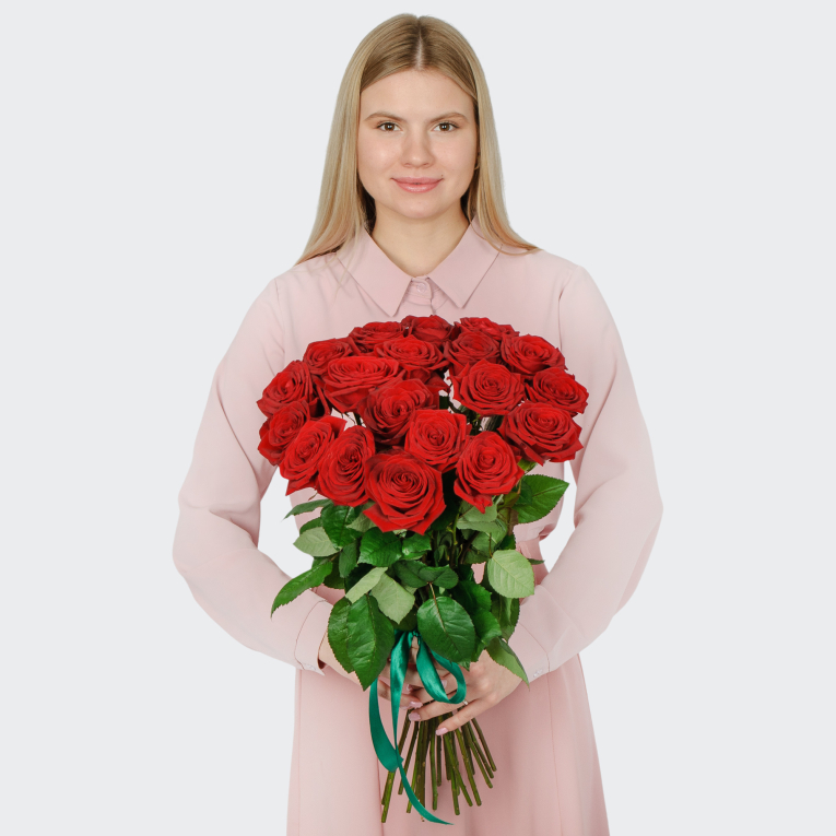 Букет 19 красных роз Ред Наоми (60 см)