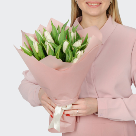 Букет 21 белый тюльпан