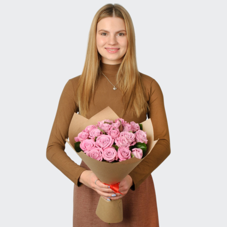 Букет из 19 роз Земляничная поляна