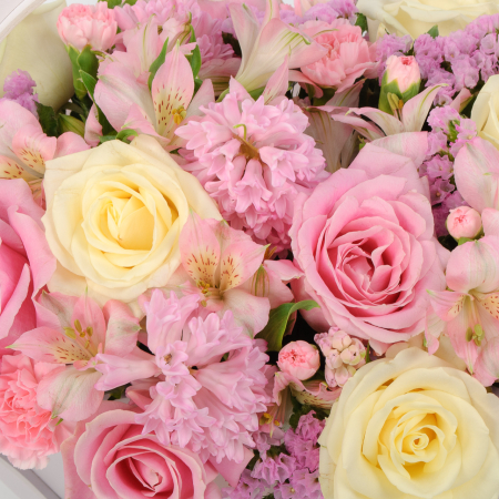 Букет в корзине Нежность без границ