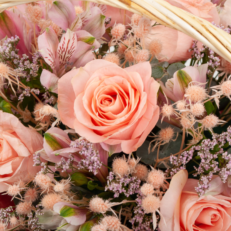 Букет в корзине Розовый куст