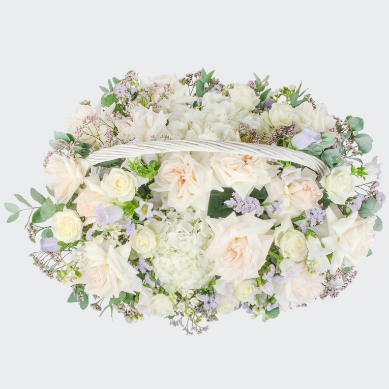 Букет в корзине Светлые небеса