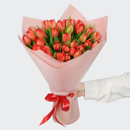 Букет 35 красных тюльпанов