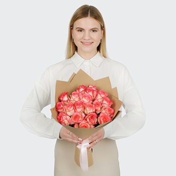 Букет 19 роз Клубничная романтика