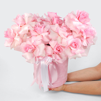 Букет в коробке Розовый шелк
