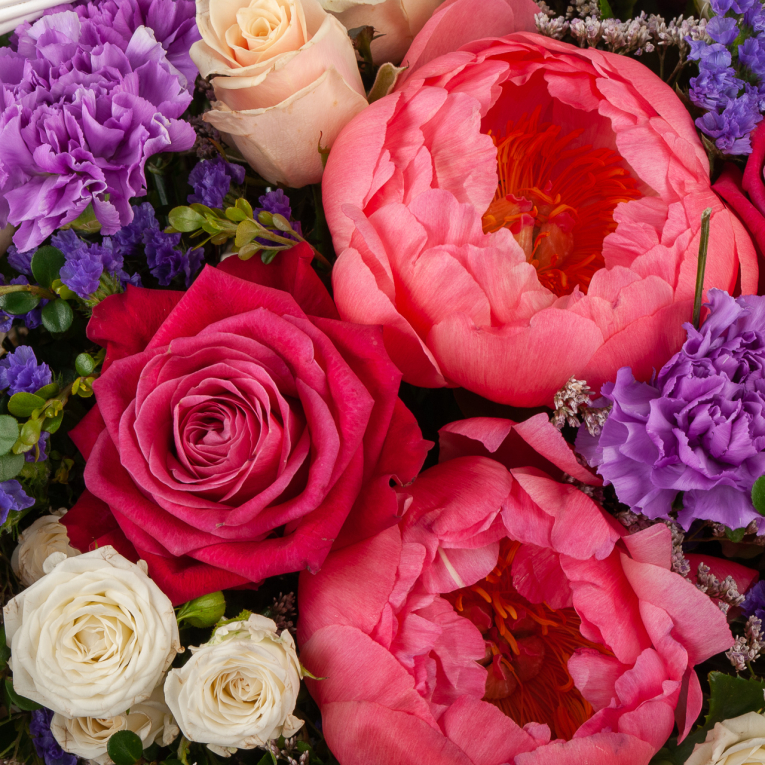 Букет в корзине По волнам любви