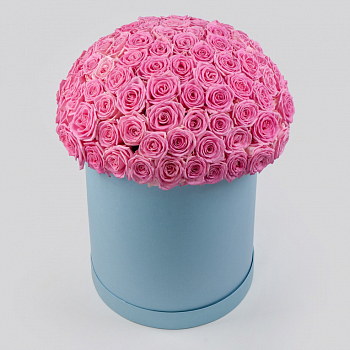 Букет в голубой коробке Жар сердца (101 роза)