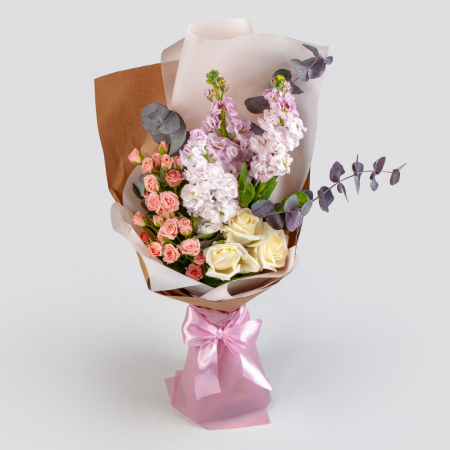 Букет с маттиолой Прикосновение амура