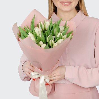 Букет 25 белых тюльпанов