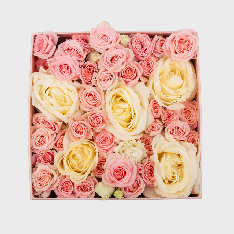 Розы в коробке Персиковое конфетти