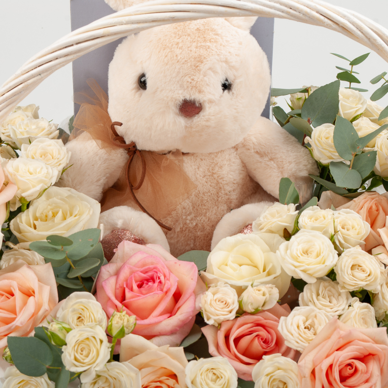 Букет в корзине Любимый зайчонок