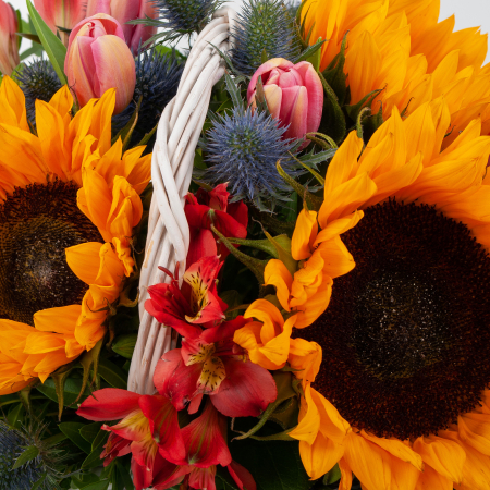 Букет Поцелуй солнца в корзинке