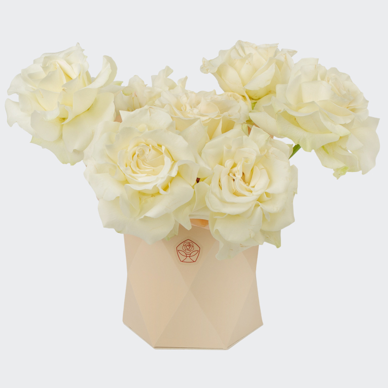 Букет в коробке Тихая река (7 роз)