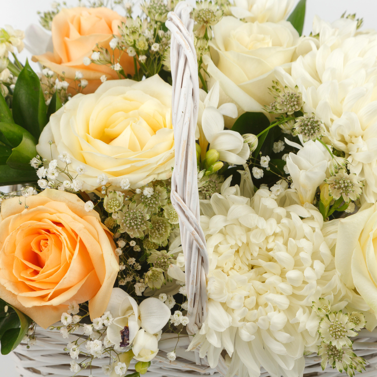 Цветы в корзине Свет в окошке