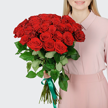 Букет 35 красных роз Ред Наоми (60 см) Букет 35 красных роз Ред Наоми (60 см)
