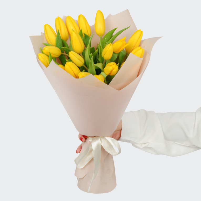 Букет 19 желтых тюльпанов