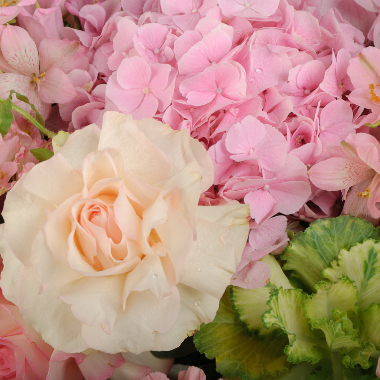 Букет в корзине Малиновый жемчуг