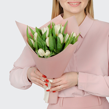 Букет 15 белых тюльпанов