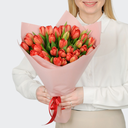 Букет 35 красных тюльпанов