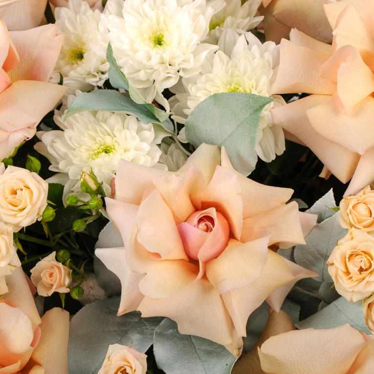 Букет в корзине Французские игры