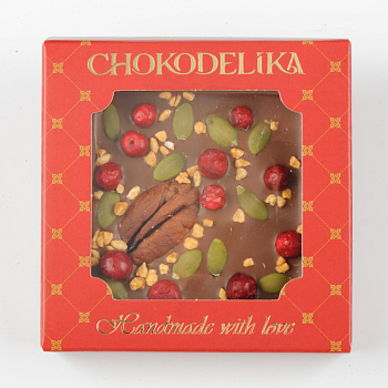 Шоколад молочный Пекан и брусника с украшением (35г)