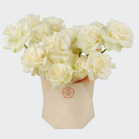 Букет в коробке Тихая река (15 роз)