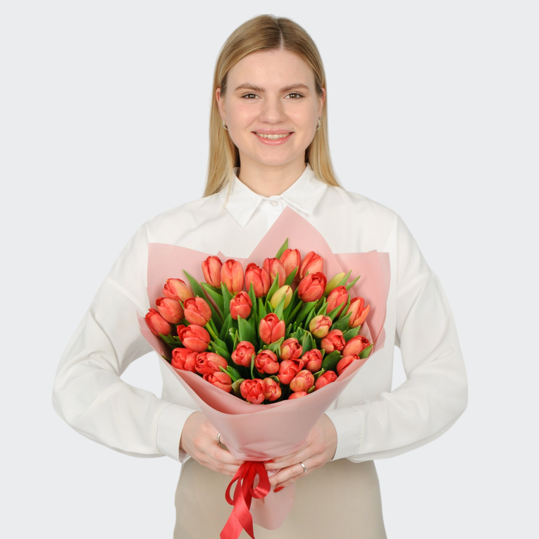 Букет 35 красных тюльпанов