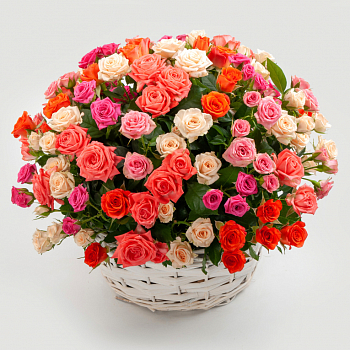 Букет из 51 розы в корзине Первый поцелуй