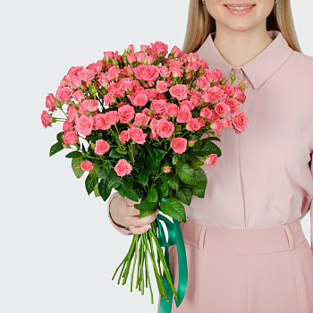 Букет 21 кустовая роза Лидия (50 см)