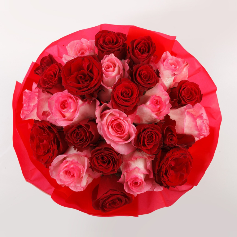 Букет 25 роз, красно-розовый микс