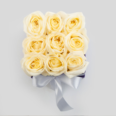 Розы в коробке Кремовый поцелуй