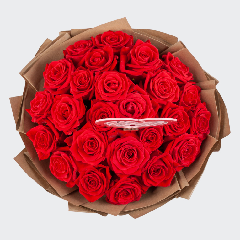 Букет 25 красных роз с топпером Моей единственной