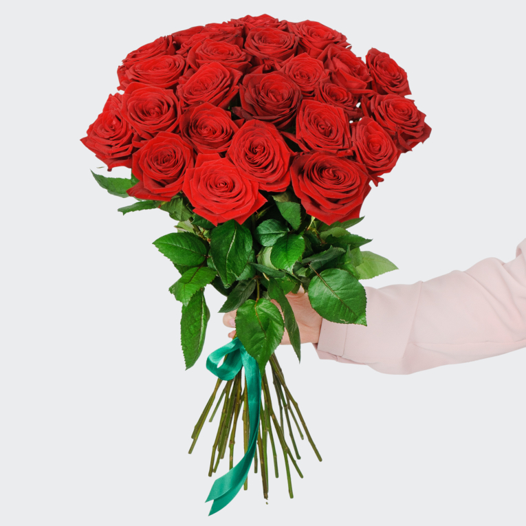 Букет 25 красных роз Ред Наоми (60 см)