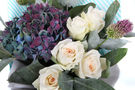 Букет из роз и гортензии Голубая даль