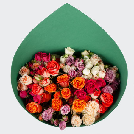 Букет 15 кустовых роз в фоамиране