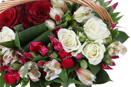 Букет Поцелуй украдкой в корзинке